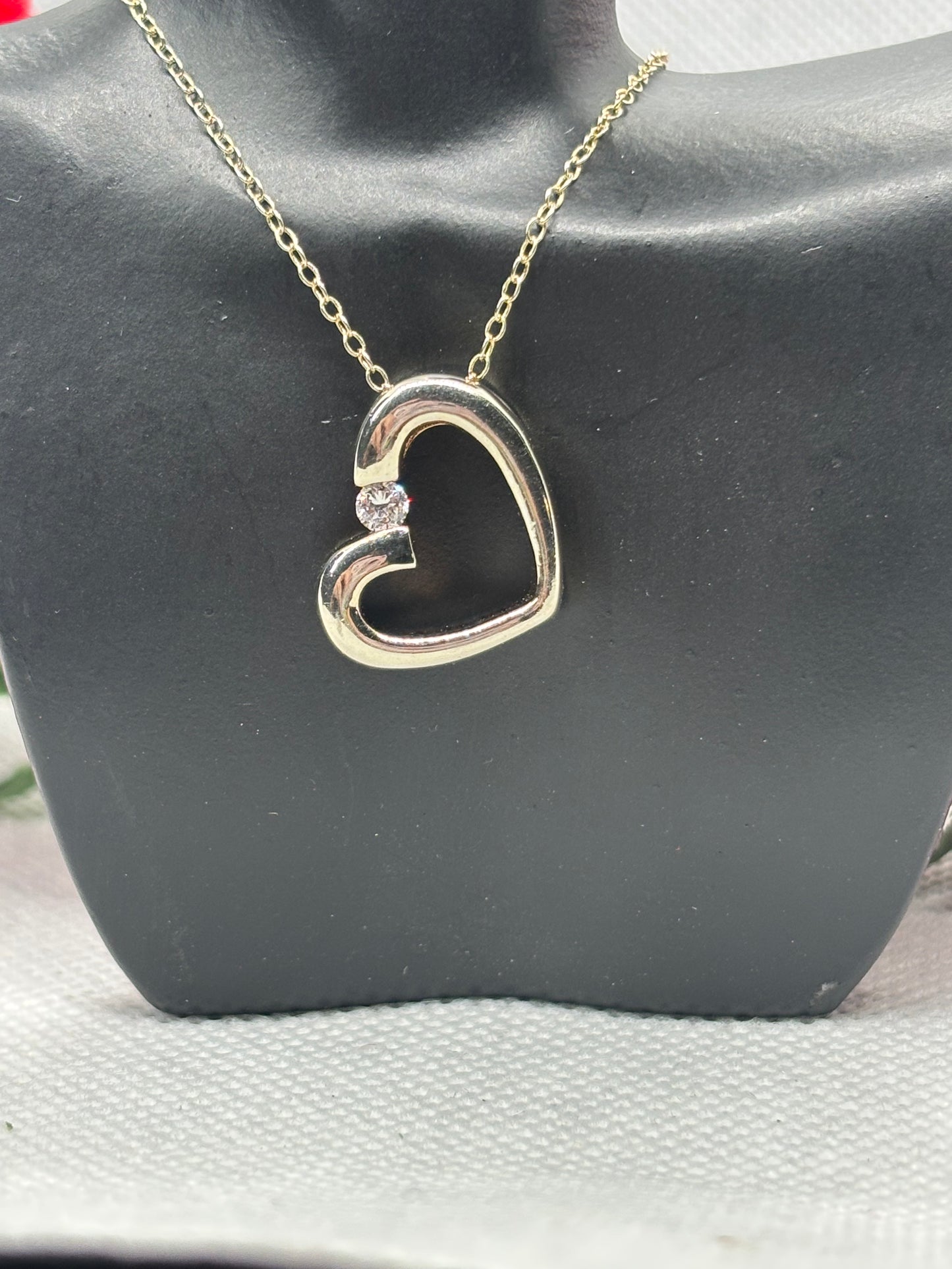 *preowned* Beautiful gold over sterling silver heart pendant & 18” chain