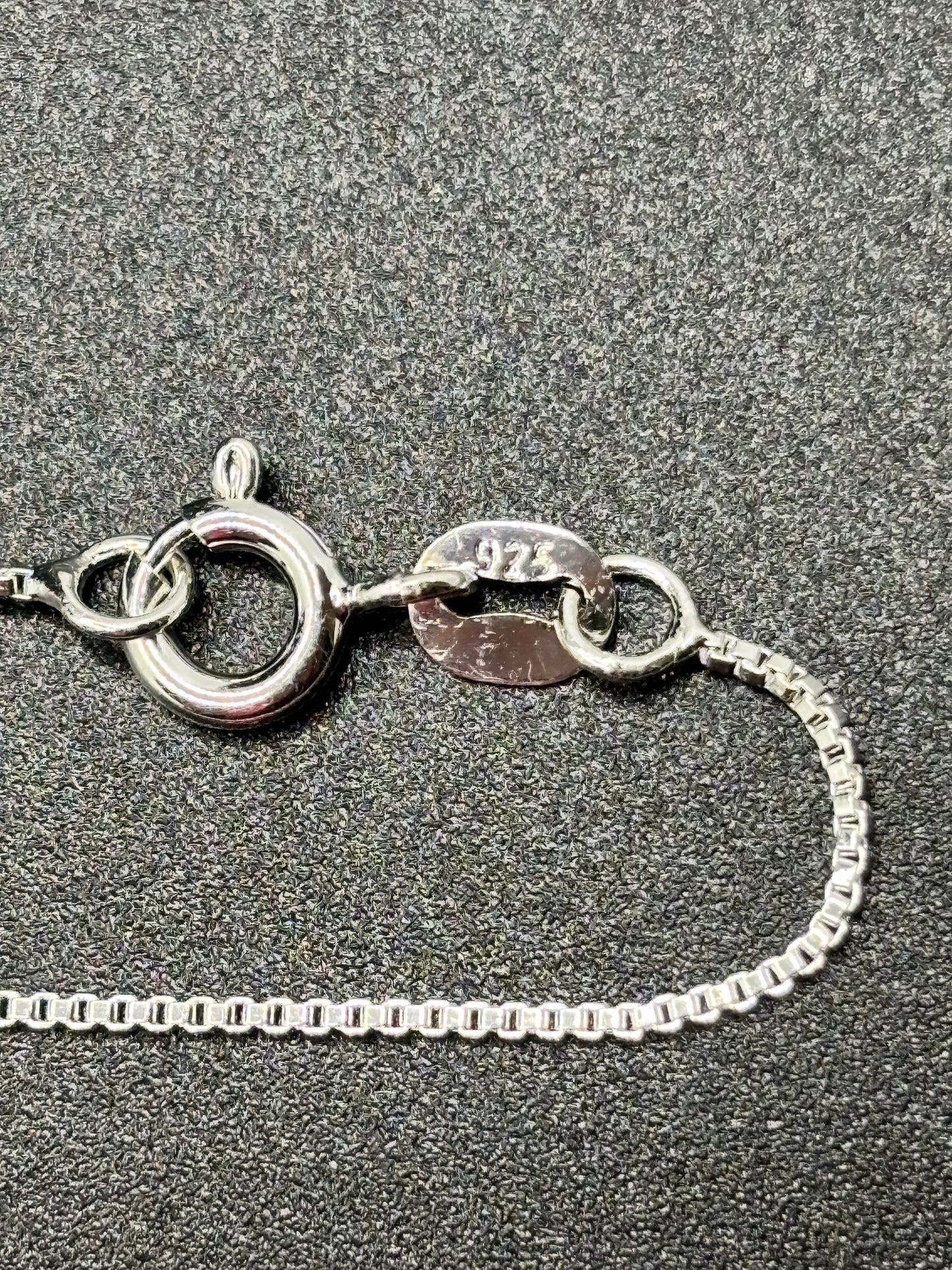 18” sterling silver box chain with sterling silver pendant