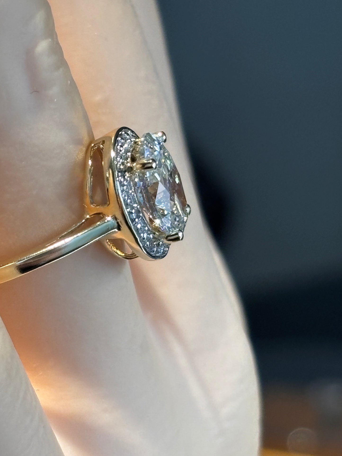1.77ct genuine IGI lab grown diamond in 10k yellow gold halo setting, size 7