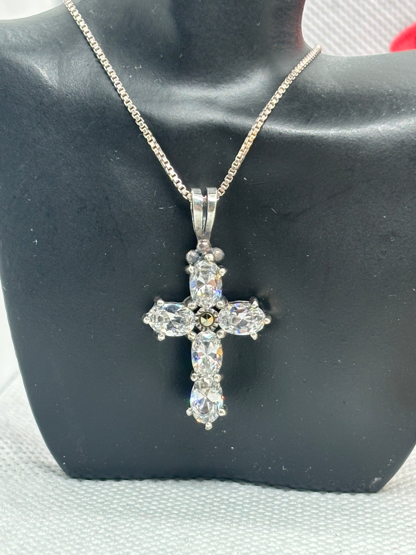 *preowned* Sterling Silver cross pendant on 18” box chain