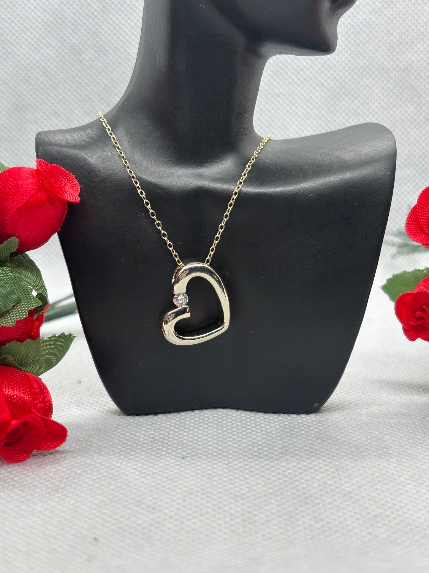 *preowned* Beautiful gold over sterling silver heart pendant & 18” chain