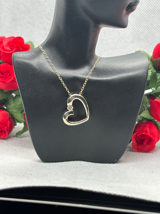 *preowned* Beautiful gold over sterling silver heart pendant & 18” chain