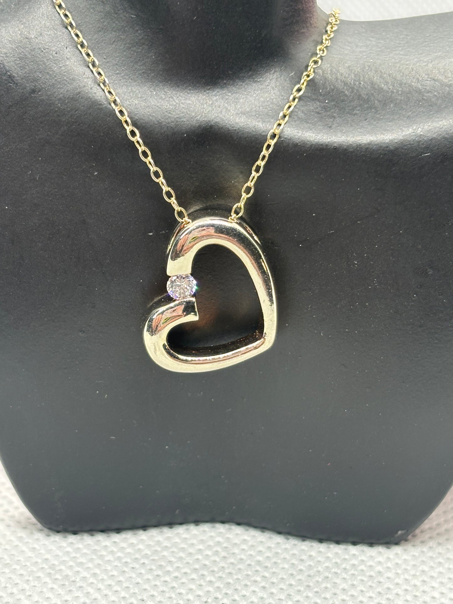 *preowned* Beautiful gold over sterling silver heart pendant & 18” chain