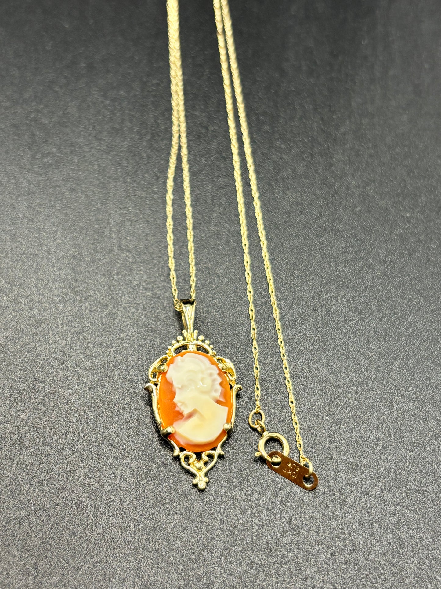 10k yellow gold carved shell cameo pendant on 18” gold chain