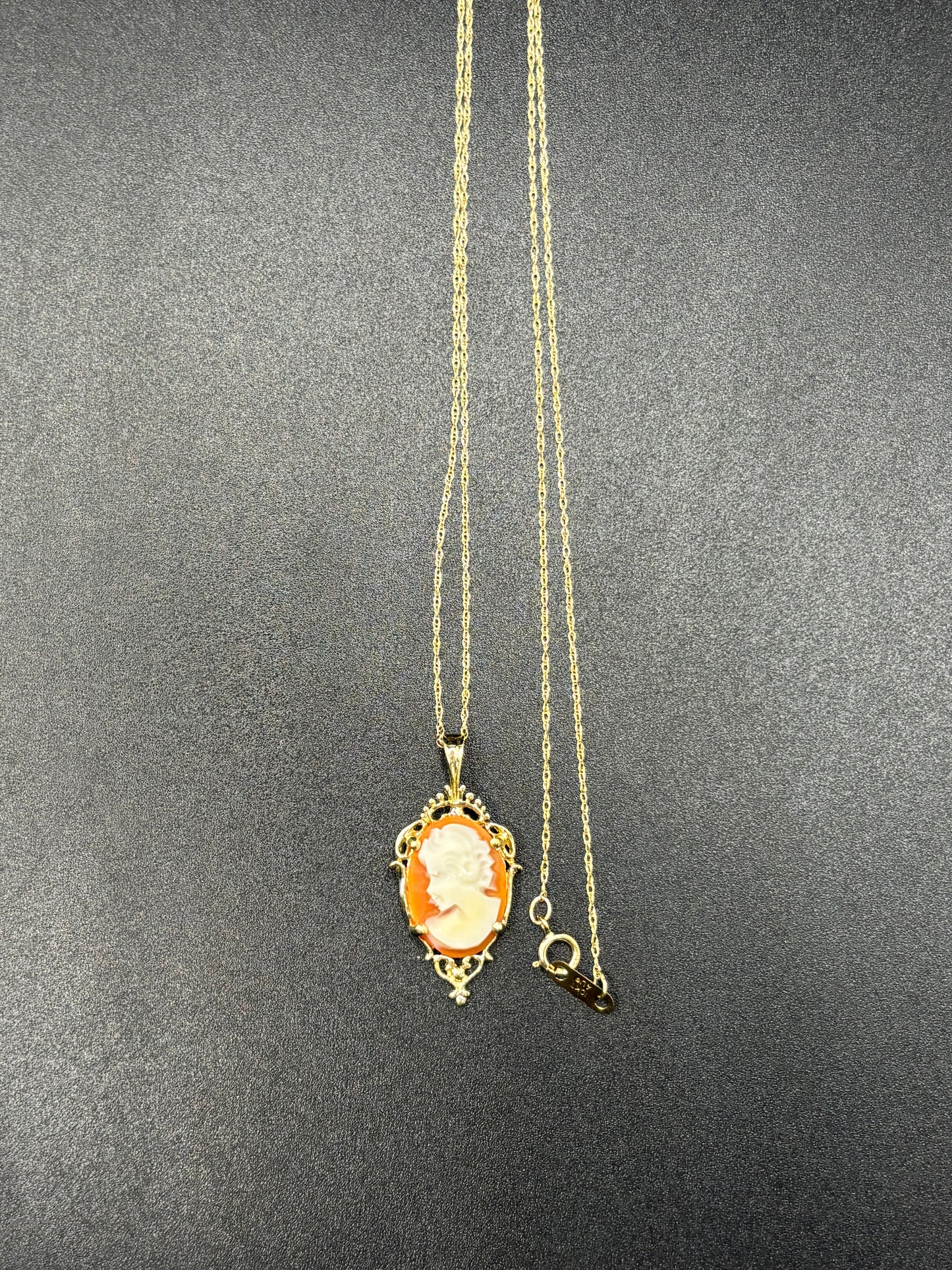 10k yellow gold carved shell cameo pendant on 18” gold chain