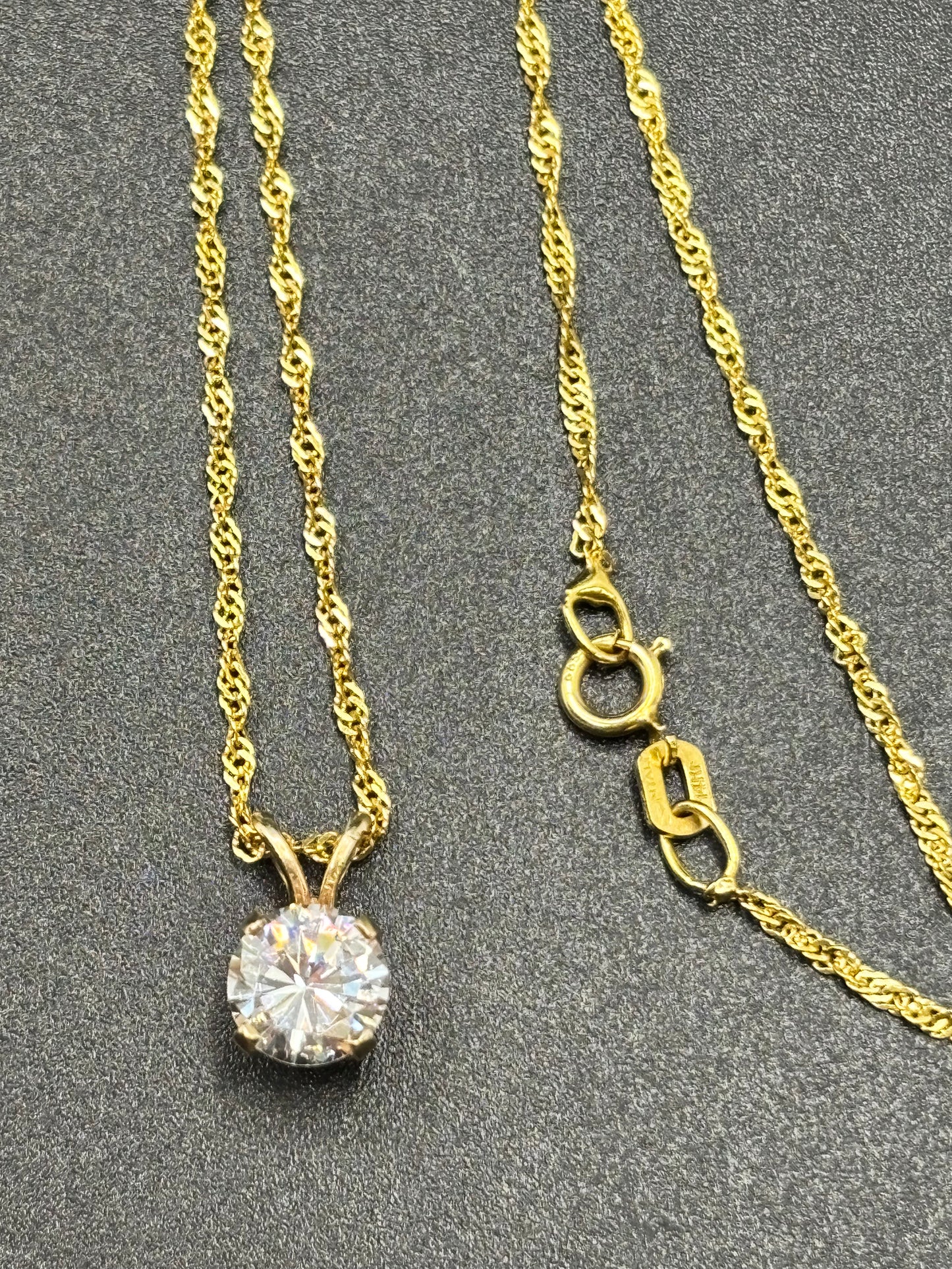 *Preowned* 14k yellow gold 16” twist rope chain & 14k zirconia pendant