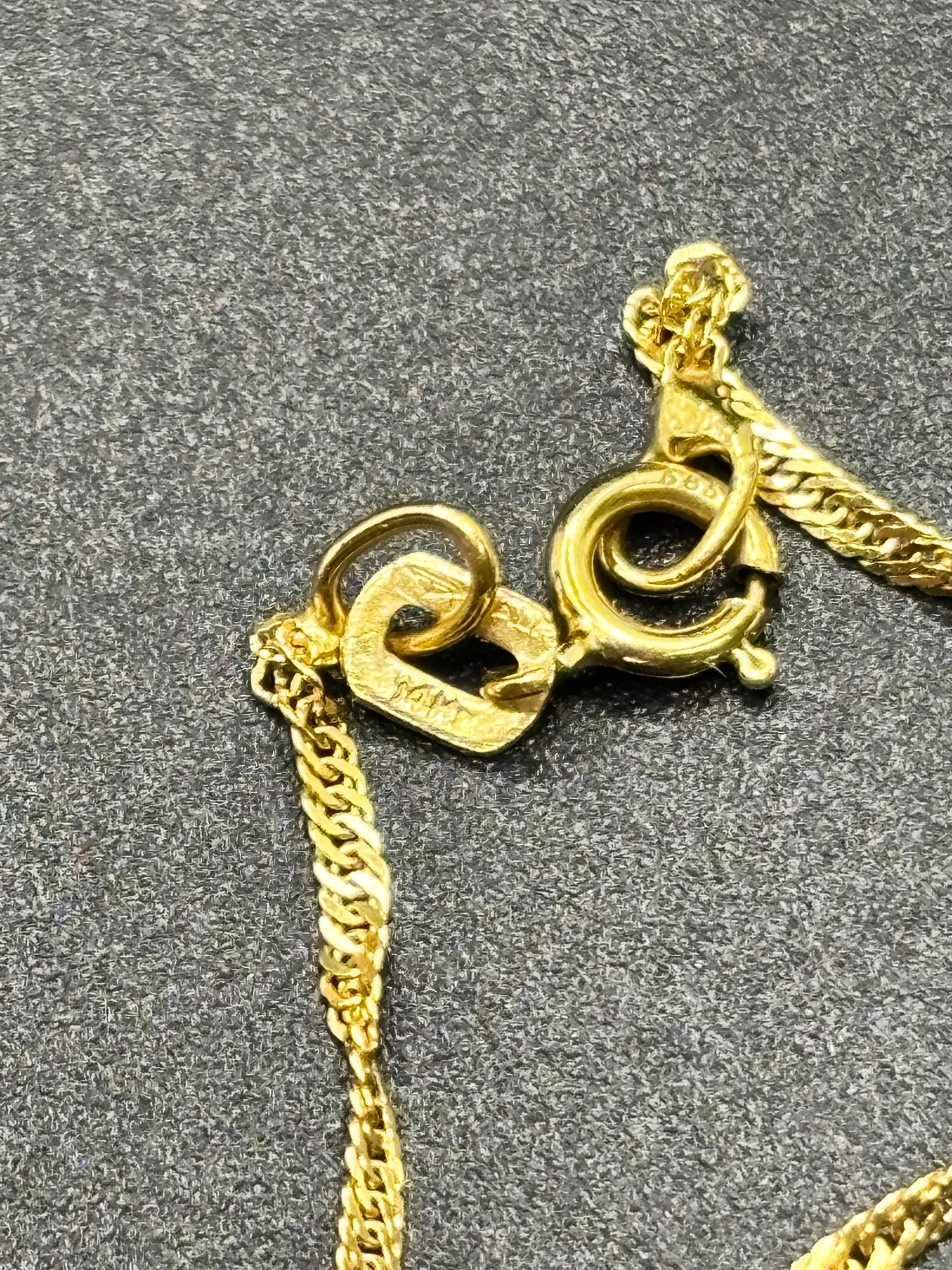 *Preowned* 14k yellow gold 16” twist rope chain & 14k zirconia pendant