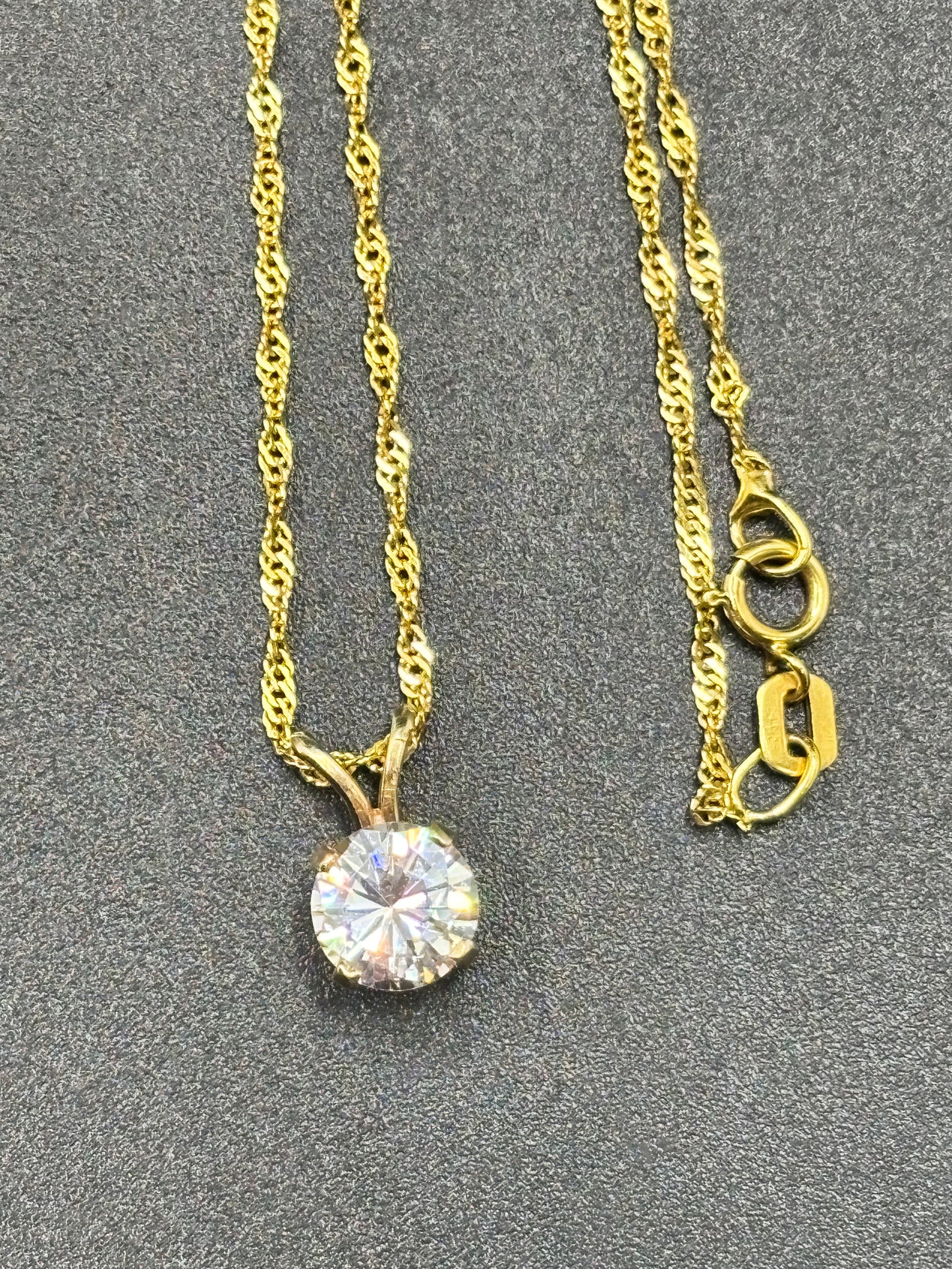 *Preowned* 14k yellow gold 16” twist rope chain & 14k zirconia pendant