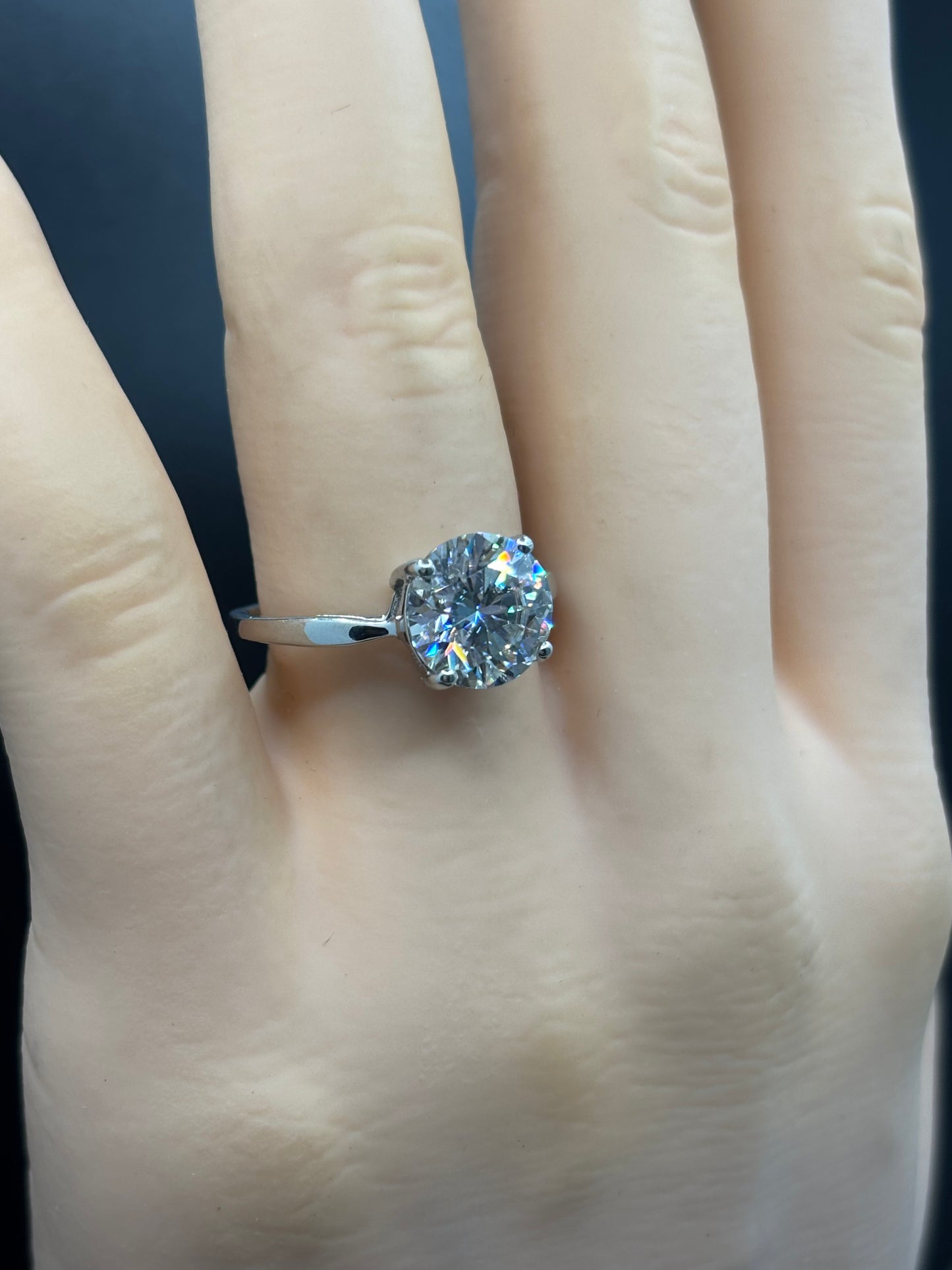 10k white gold & 2.5ct Moissanite ring, size 7