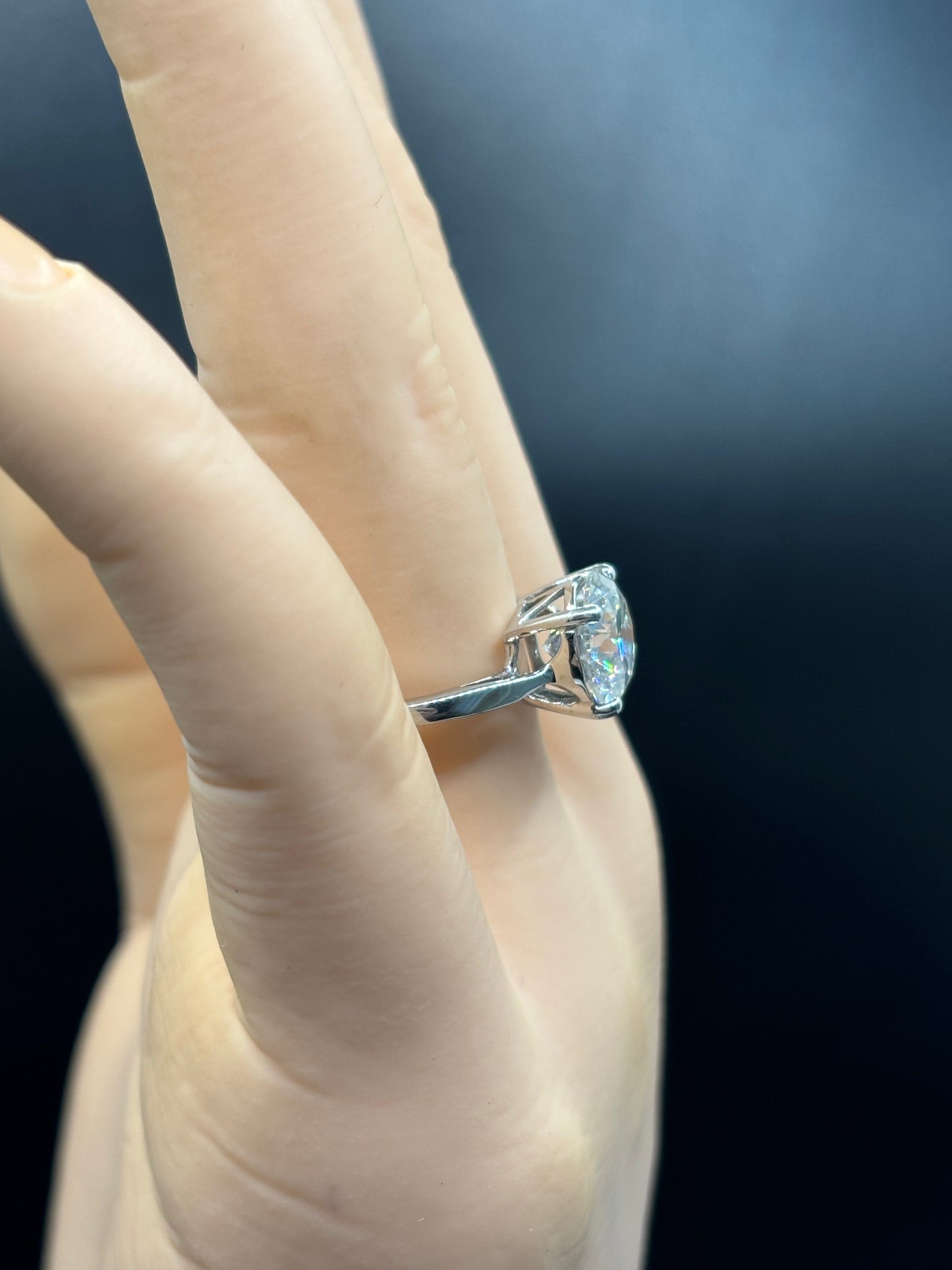 10k white gold & 2.5ct Moissanite ring, size 7