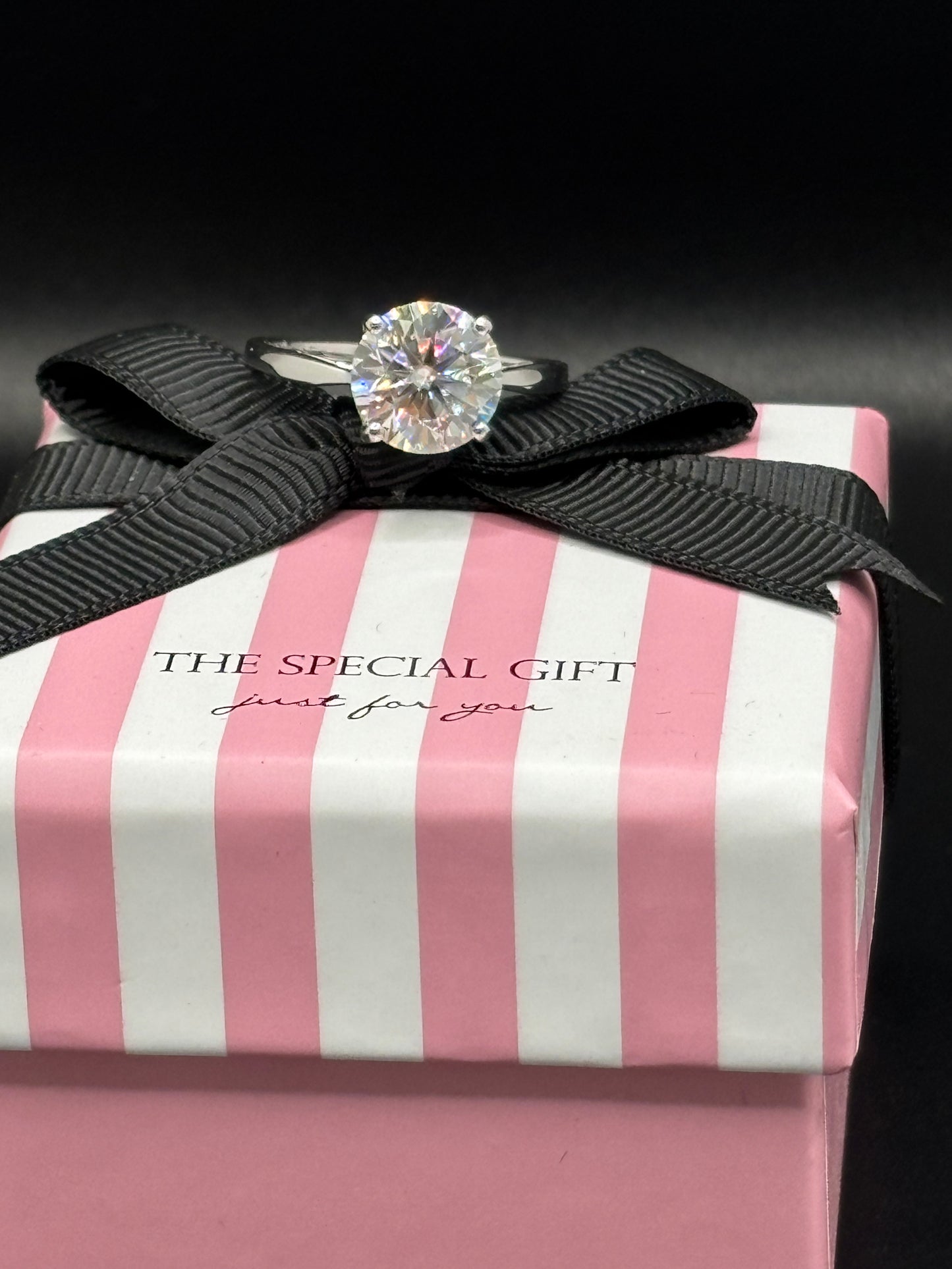 10k white gold & 2.5ct Moissanite ring, size 7